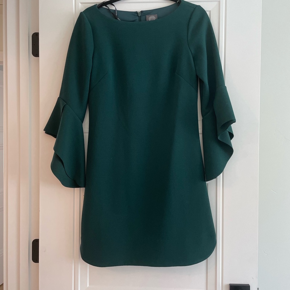 Vince Camuto dress in deep green with tulip 3/4 bell sleeves